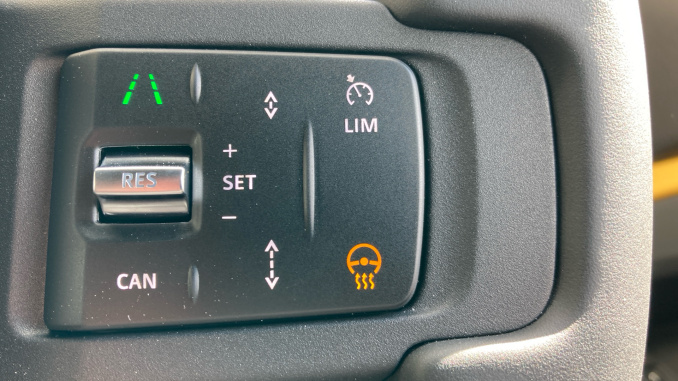 Land Rover Defender 3.0 D350 Trophy Edition Deep Sandglow 110 5dr Auto Diesel Estate - Image 31